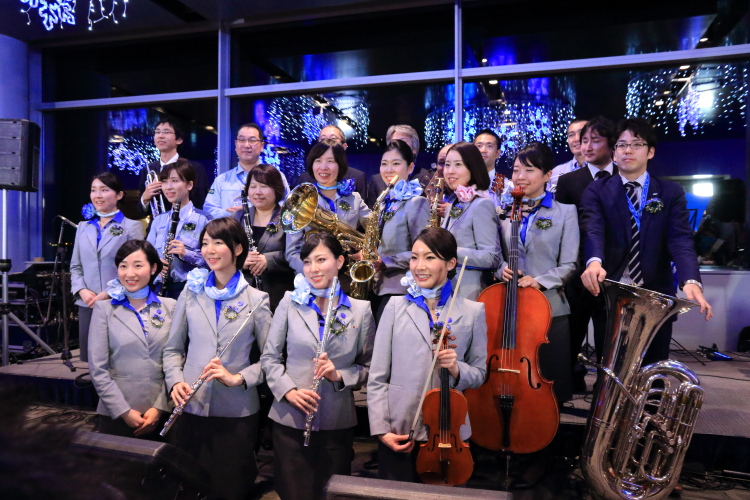 24日2回目のステージ後の記念撮影。ANA Team HND Orchestraの皆様が勢揃い。