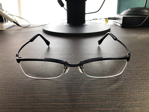 写真：新調したデスクワーク用メガネ