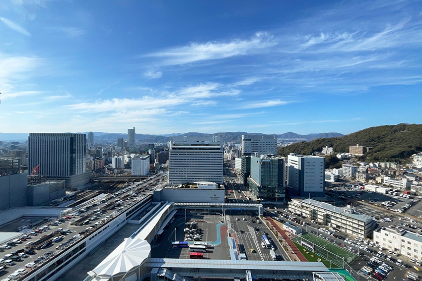 写真：19階の部屋から広島駅新幹線口方面を望む